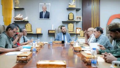 محافظ عدن يبحث أوضاع السجون ويشدد على تسريع البت في قضايا النزلاء