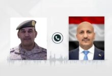 خلال اتصال هاتفي.. قائد القوات المشتركة للتحالف يعزي طارق صالح باستشهاد العميد وحيش