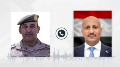 خلال اتصال هاتفي.. قائد القوات المشتركة للتحالف يعزي طارق صالح باستشهاد العميد وحيش