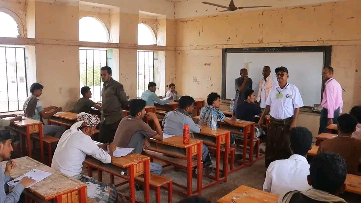 القائم بأعمال أمين عام محلي حيس ومدير التربية يتابعان سير امتحانات الثانوية العامة بالمديرية 1 القائم بأعمال أمين عام محلي حيس ومدير التربية يتابعان سير امتحانات الثانوية العامة بالمديرية