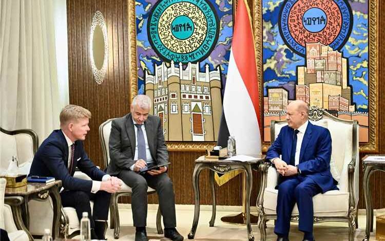 الحوثي ليس طرفاً سياسياً.. الرئيس العليمي يكشف لغز الأزمة اليمنية للمجتمع الدولي