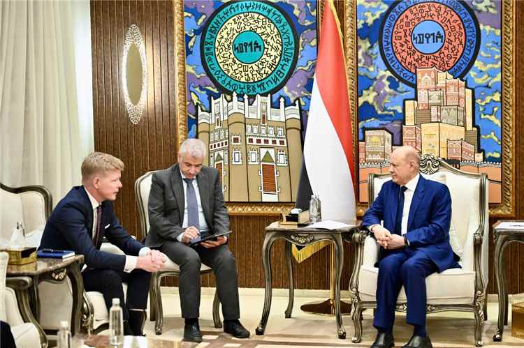 الحوثي ليس طرفاً سياسياً.. الرئيس العليمي يكشف لغز الأزمة اليمنية للمجتمع الدولي