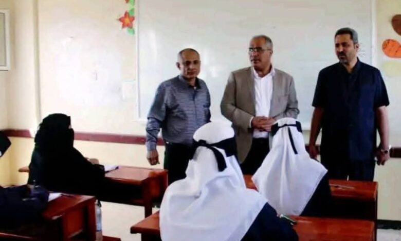 محافظ لحج يكافئ طالبة خاضت امتحان الثانوية بعد يوم من ولادتها 1 محافظ لحج يكافئ طالبة خاضت امتحان الثانوية بعد يوم من ولادتها