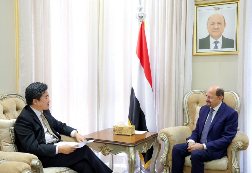رسالة من الرئيس الصيني إلى العليمي تؤكد متانة العلاقات بين البلدين