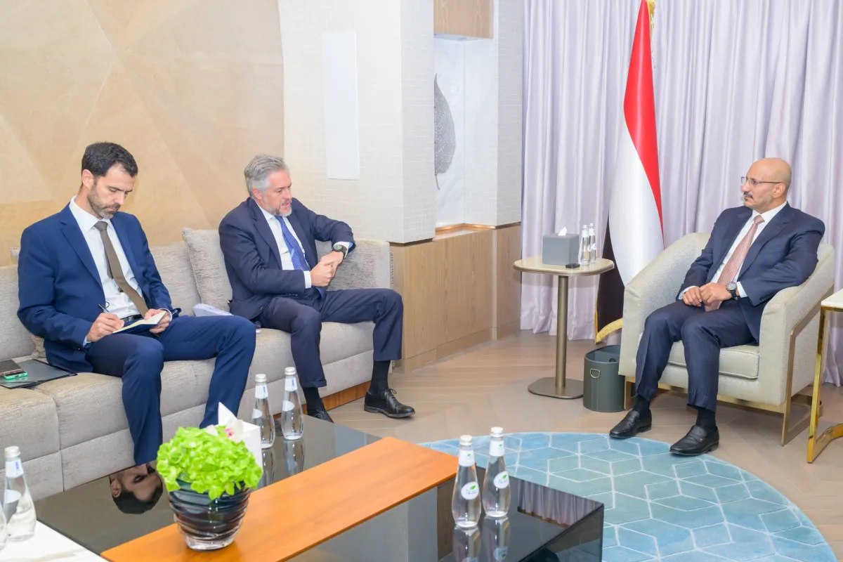الاتحاد الأوروبي يكشف تفاصيل مباحثات سفيره مع طارق صالح في الرياض