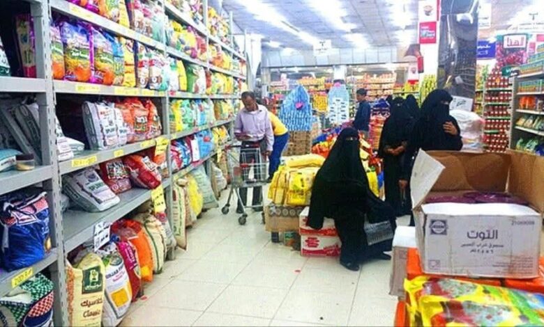 عدن تختنق بالغلاء.. المواطن بين نار الأسعار وصمت الرقابة 1 عدن تختنق بالغلاء.. المواطن بين نار الأسعار وصمت الرقابة