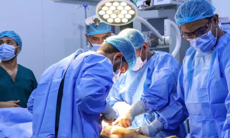 المخا.. نجاح عملية دقيقة لإعادة خلع ولادي لطفل في المستشفى السعودي الميداني 1 المخا.. نجاح عملية دقيقة لإعادة خلع ولادي لطفل في المستشفى السعودي الميداني