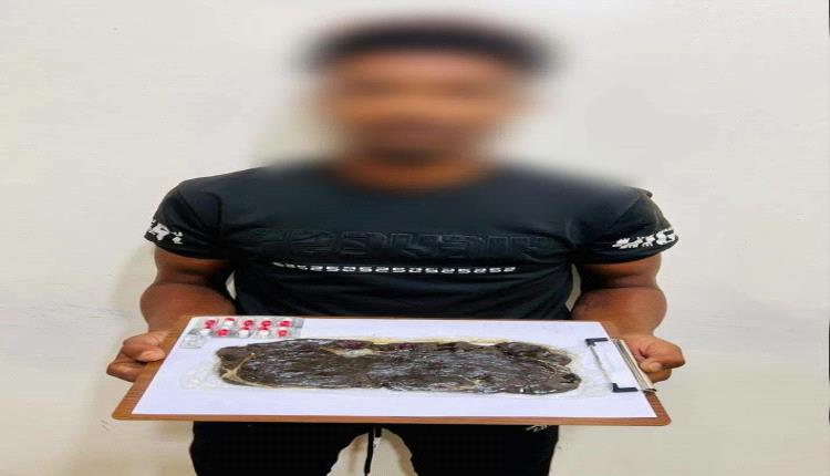 أمن عدن يضبط مروج حشيش ويحذر من انتشار المخدرات بين الشباب 1 أمن عدن يضبط مروج حشيش ويحذر من انتشار المخدرات بين الشباب