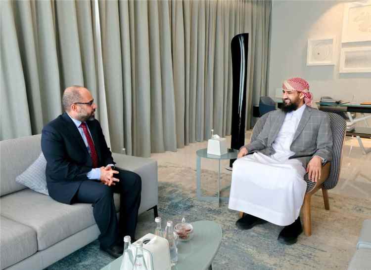 المحرّمي يطلع على خطط تطوير قطاع الاتصالات وبرامج التحول الرقمي