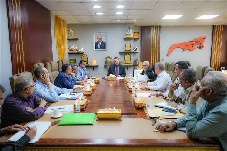 عدن تعتمد حزمة مشاريع خدمية وتنموية لتحسين البنية التحتية والخدمات