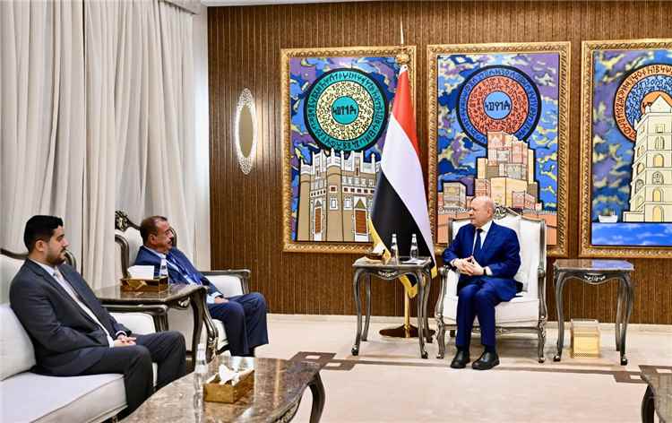 في لقاء خاص.. العليمي يعزي أسرة بن بريك برحيل رئيس جهاز الأمن القومي الأسبق