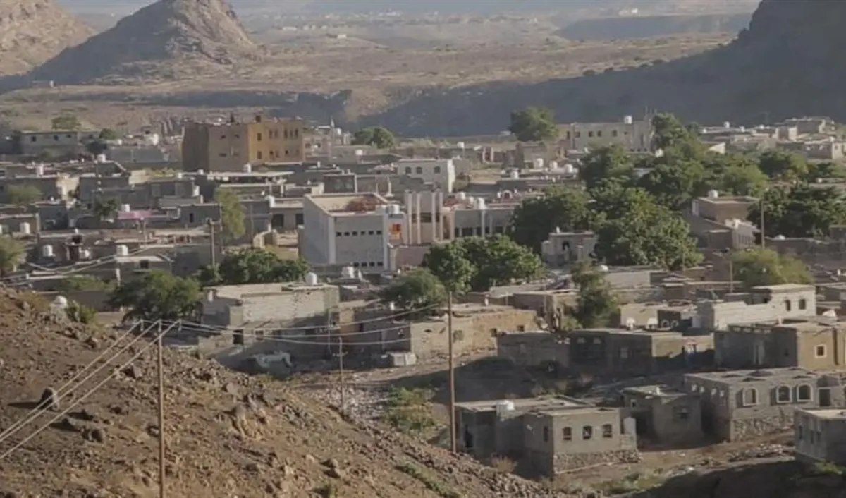 قصف حوثي مكثف يستهدف المدنيين في المسيمير بمحافظة لحج