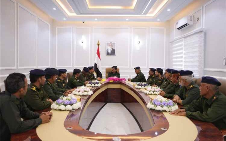 وزير الداخلية يوجه بتسريع إصدار البطاقة الذكية ومكافحة التزوير والسمسرة في الأحوال المدنية