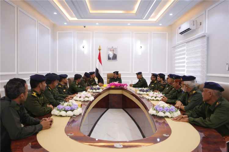 وزير الداخلية يوجه بتسريع إصدار البطاقة الذكية ومكافحة التزوير والسمسرة في الأحوال المدنية