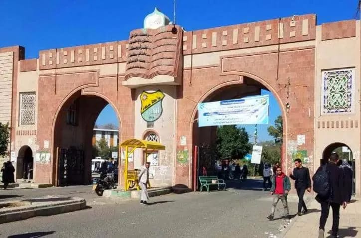 عزوف واسع عن الدراسة الجامعية في صنعاء مع استمرار العبث الحوثي بقطاع التعليم