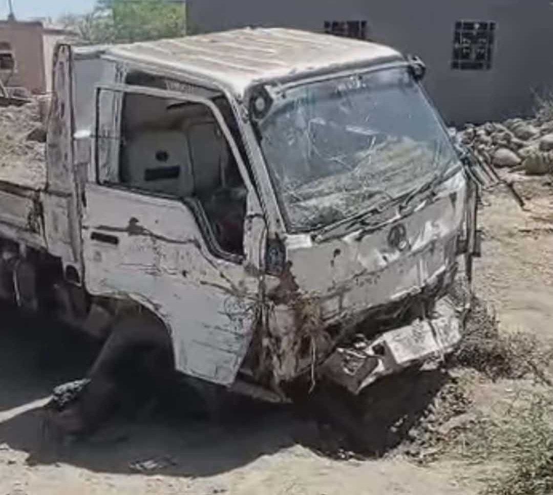 نجاة سائق شاحنة من الموت إثر انفجار لغم حوثي في موزع