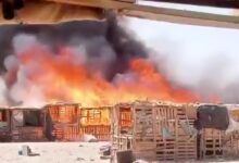 الجوف.. حريق واسع يدمر سوقاً للقات في اليتمة ويتسبب بخسائر كبيرة للتجار