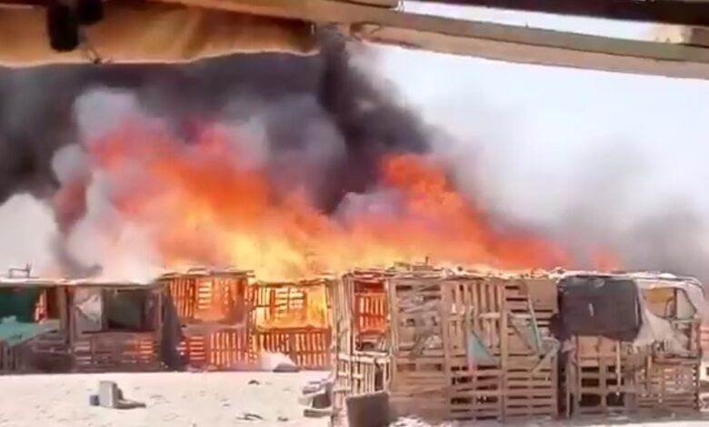 الجوف.. حريق واسع يدمر سوقاً للقات في اليتمة ويتسبب بخسائر كبيرة للتجار