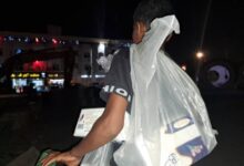 بدل معالجة الفقر.. مليشيا الحوثي تفرض عقوبات قاسية على باعة المناديل وعمال الشوارع
