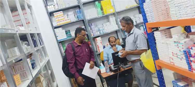 حملة رقابية مشتركة تواصل تفتيش الصيدليات في عتق لضمان جودة الأدوية وحماية المستهلك