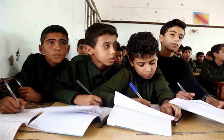 مليشيا الحوثي تفرض تسعيرة جديدة للكتب المدرسية وتُلزم المدارس بشرائها عبر جهة واحدة 1 مليشيا الحوثي تفرض تسعيرة جديدة للكتب المدرسية وتُلزم المدارس بشرائها عبر جهة واحدة