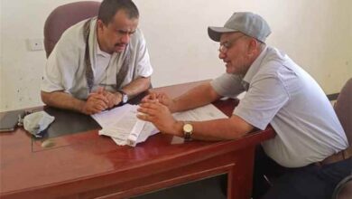 شبوة تحيل مخالفات تموينية إلى النيابة بعد ضبط تلاعب بصلاحية منتجات منتهية