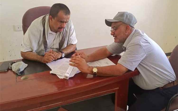 شبوة تحيل مخالفات تموينية إلى النيابة بعد ضبط تلاعب بصلاحية منتجات منتهية
