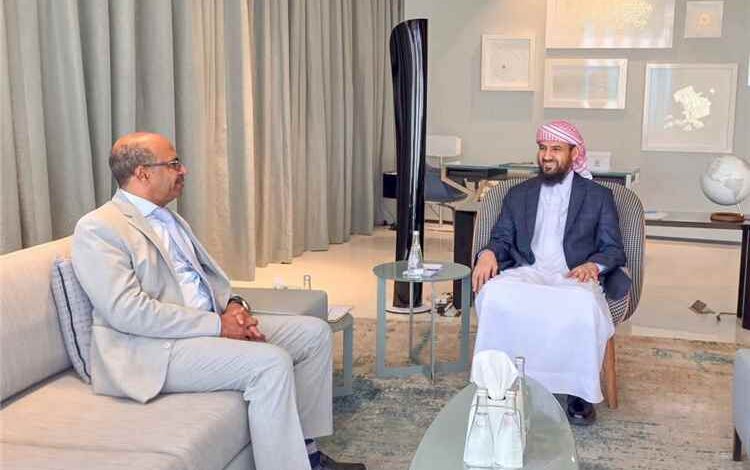المحرّمي يناقش مع وزير النفط تعزيز استقرار إمدادات الوقود ودعم قطاع الكهرباء