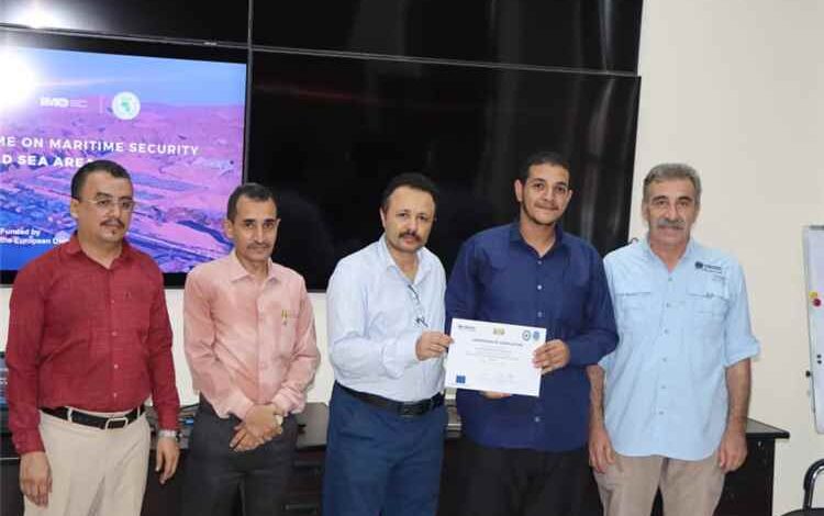 اختتام دورة متخصصة لتأهيل كوادر بحرية يمنية في أنظمة الاتصالات وخدمات حركة السفن
