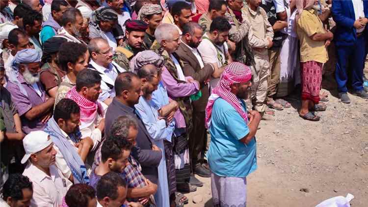 الضالع تشيع أطفال "الريبي" ضحايا انفجار مخلفات الحوثي 1 الضالع تشيع أطفال "الريبي" ضحايا انفجار مخلفات الحوثي