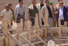 محافظ شبوة يدشن مشروع إنشاء قاعات دراسية جديدة بكلية المجتمع