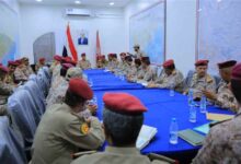 وزير الدفاع يناقش في مأرب مستجدات الأوضاع العسكرية