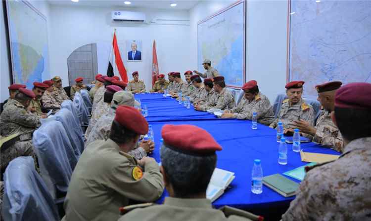 وزير الدفاع يناقش في مأرب مستجدات الأوضاع العسكرية 1 وزير الدفاع يناقش في مأرب مستجدات الأوضاع العسكرية