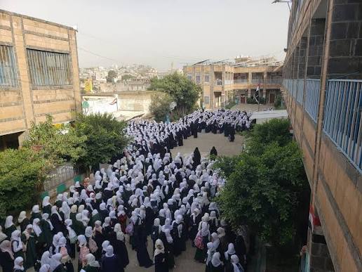 مليشيا الحوثي تُجبر طالبات في مدارس بإب على ترديد شعارات طائفية تحت التهديد بالعقوبات
