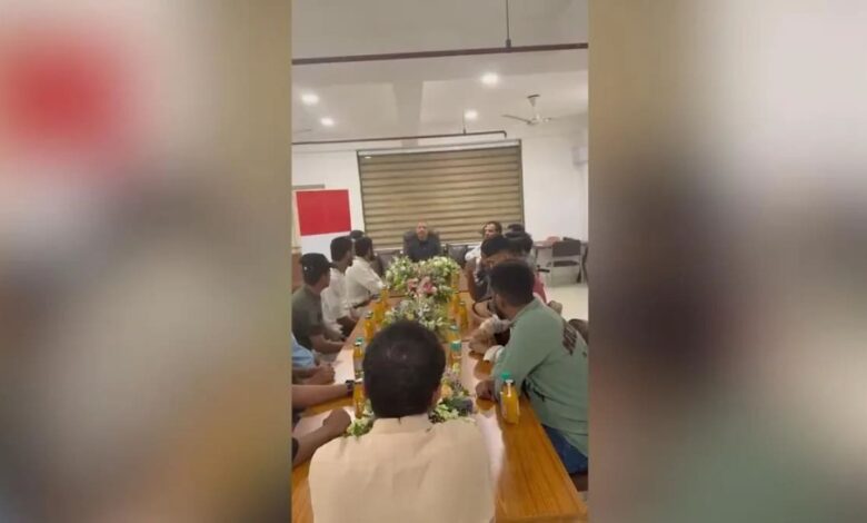 العميد العنس يتفقد جرحى المقاومة الوطنية في الهند ويؤكد اهتمام طارق صالح بمتابعة علاجهم