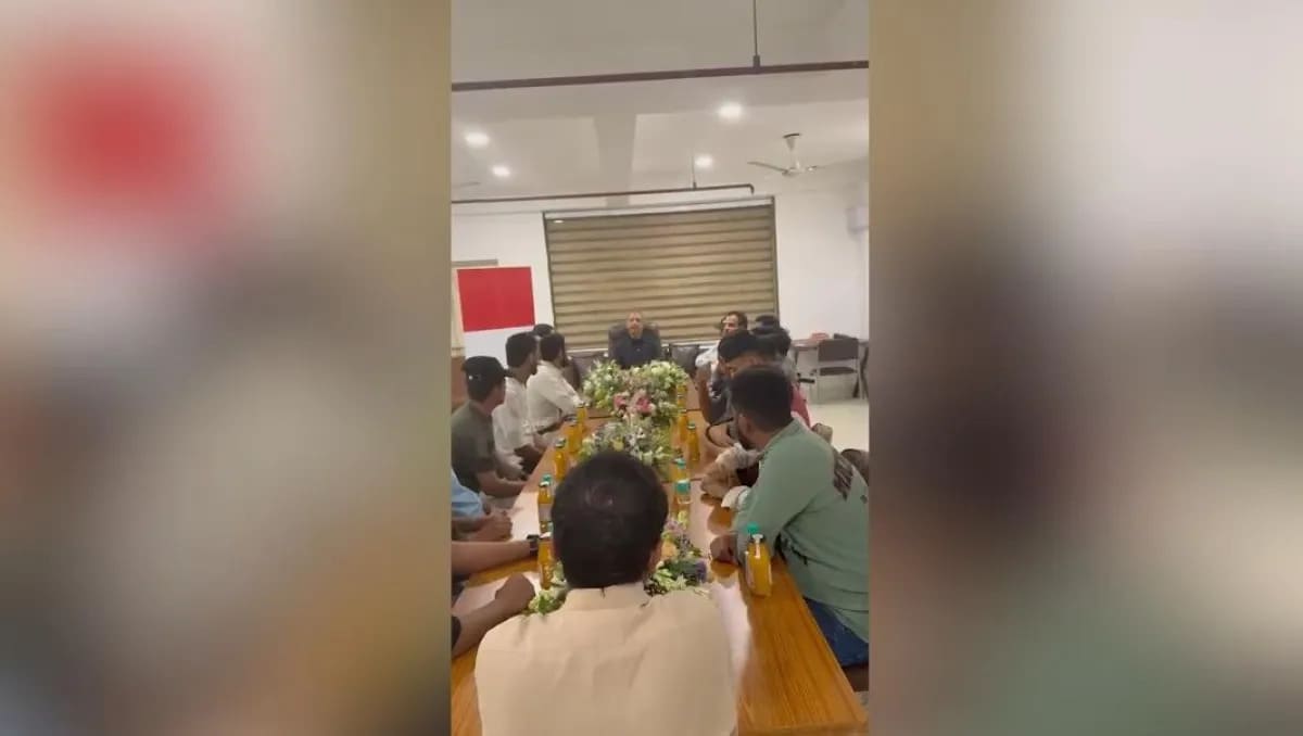 العميد العنس يتفقد جرحى المقاومة الوطنية في الهند ويؤكد اهتمام طارق صالح بمتابعة علاجهم
