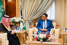 المستشار الثقافي اليمني يناقش أوضاع الطلاب اليمنيين مع رئيس جامعة الإمام محمد بن سعود