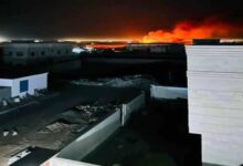 انفجار عنيف يهز معسكر الصولبان في عدن وجرحى بين الجنود