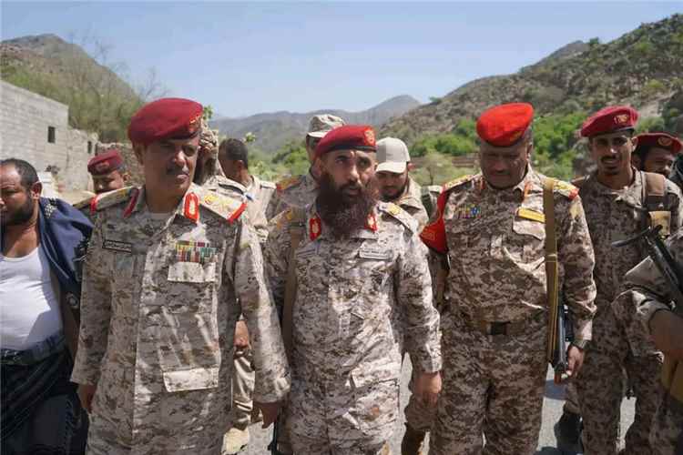 لجنة الدفاع تواصل الإشراف على إجراءات الاستلام والتسليم في محور طور الباحة