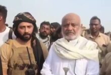 "دية الشهيد ليست الندم".. ماذا قال محافظ الحديدة في وداع يحيى وحيش؟