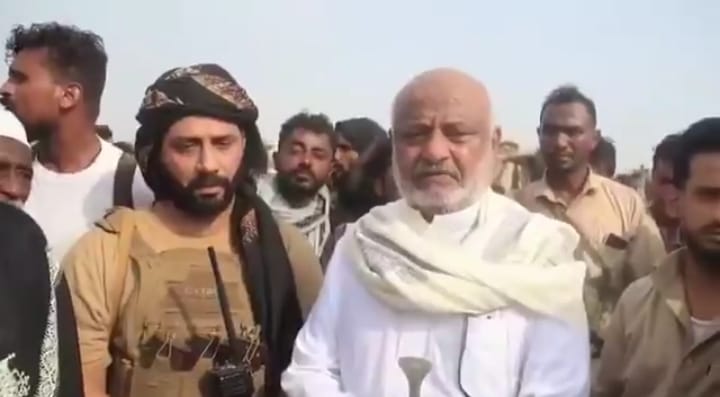 "دية الشهيد ليست الندم".. ماذا قال محافظ الحديدة في وداع يحيى وحيش؟ 1 "دية الشهيد ليست الندم".. ماذا قال محافظ الحديدة في وداع يحيى وحيش؟
