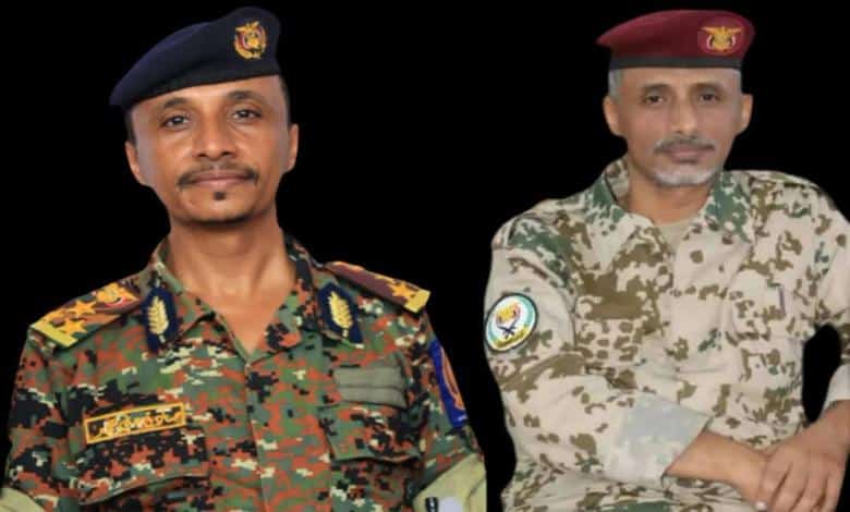 نائب مدير أمن الحديدة يعزي العميد زايد منصر بوفاة والدته