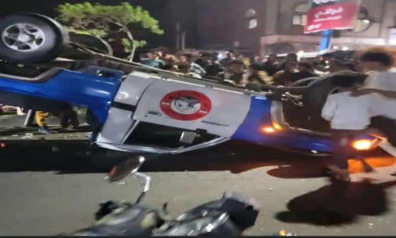 وفاة جندي وإصابة ثلاثة آخرين إثر انقلاب طقم أمني في تعز