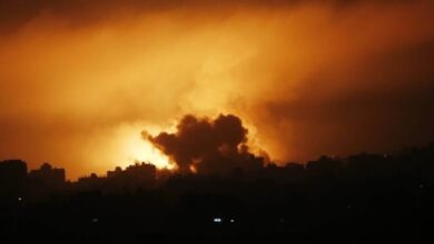 غارات إسرائيلية عنيفة على غزة توقع شهداء وجرحى وتستهدف أحياء سكنية متعددة