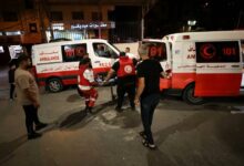 شهيدة و16 مصاباً إثر استهداف خيمة للنازحين جنوب قطاع غزة