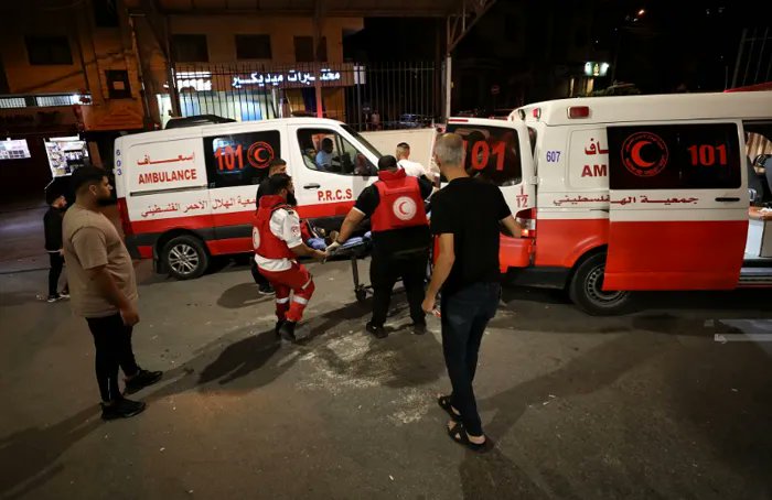 شهيدة و16 مصاباً إثر استهداف خيمة للنازحين جنوب قطاع غزة