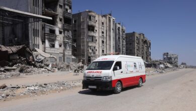 استشهاد فلسطيني وإصابة اثنين في غارة إسرائيلية وسط غزة واستمرار القصف على القطاع