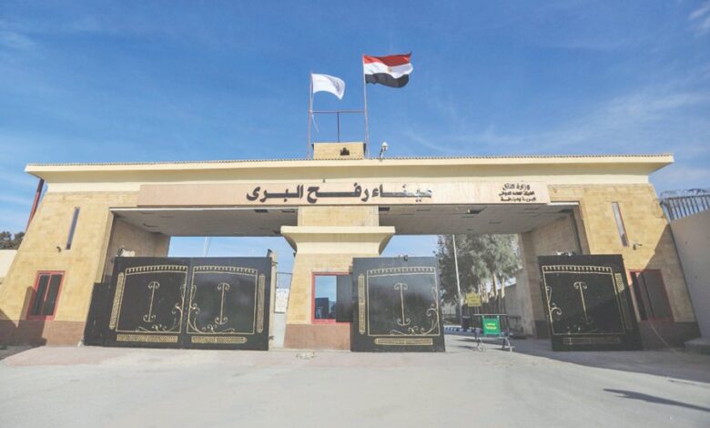 دفعة جديدة من الفلسطينيين تعبر معبر رفح عائدة إلى قطاع غزة 1 دفعة جديدة من الفلسطينيين تعبر معبر رفح عائدة إلى قطاع غزة