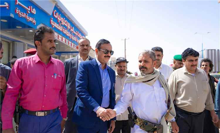 محافظ شبوة يدشّن مشروع تطوير شارع الأربعين في عتق 1 محافظ شبوة يدشّن مشروع تطوير شارع الأربعين في عتق