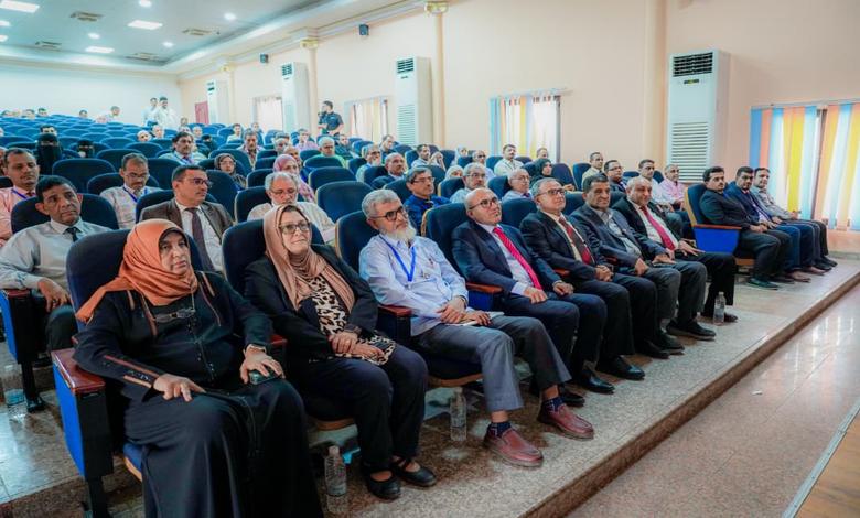 جامعة عدن تواصل مؤتمر التحول الرقمي بمناقشة 38 بحثًا علميًا في يومه الثاني 1 جامعة عدن تواصل مؤتمر التحول الرقمي بمناقشة 38 بحثًا علميًا في يومه الثاني